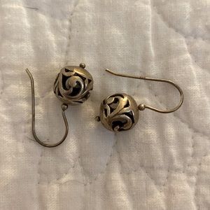 Silpada filigree silver earrings